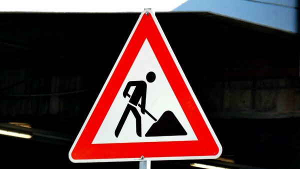 Baustelle, Bild von Unsplash, Bild von Mark Konig