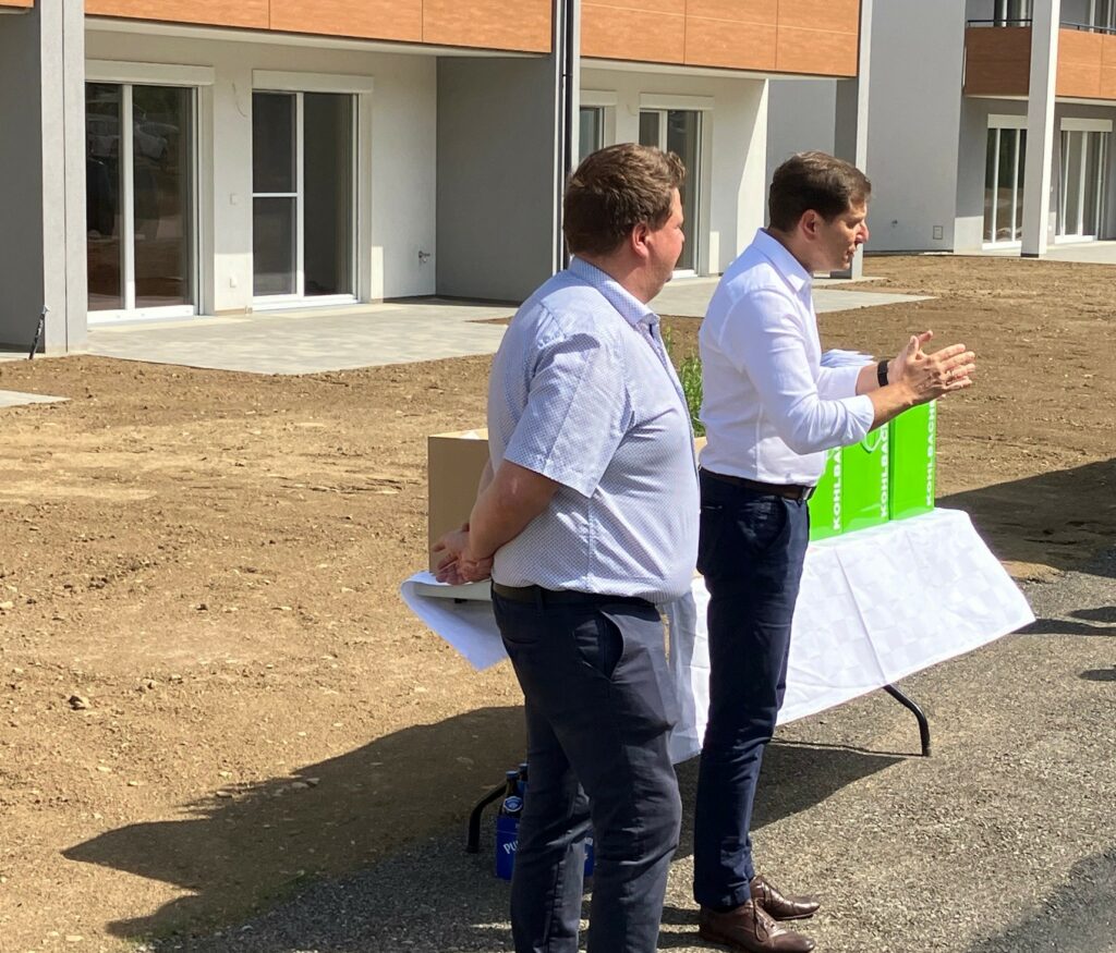 Kohlbacher Reihenhäuser Schlüsselübergabe Foto Kohlbacher GmbH