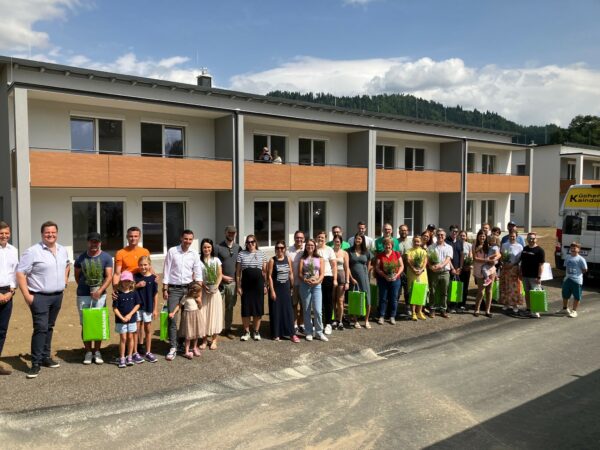 Kohlbacher Reihenhäuser Schlüsselübergabe Foto Kohlbacher GmbH