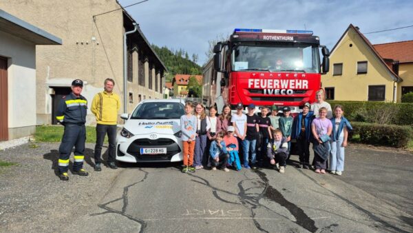 Volksschule St. Peter ob Judenburg Aktion Hallo Auto Bild von Roland Knall
